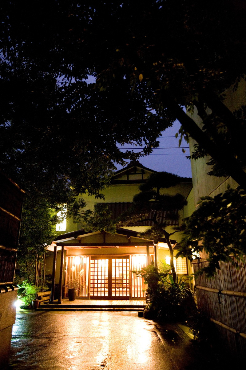 料亭　かも川本館