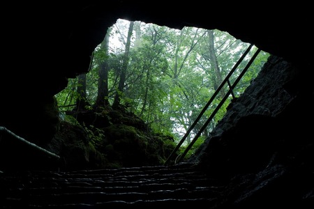 富岳風穴